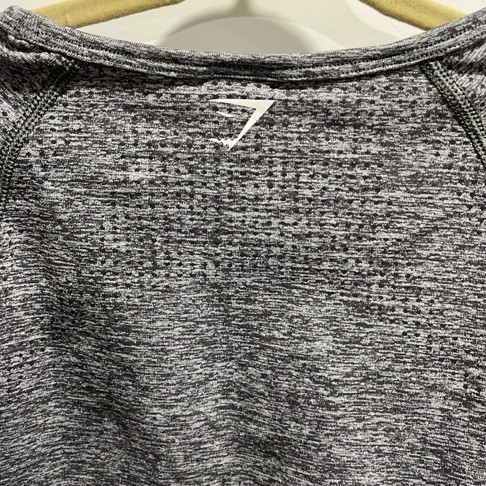 Gymshark Crop Vital Grey Seamless Long Sleeve Body Fit Top w/ Thumb Holes EUC - Picture 11 of 11